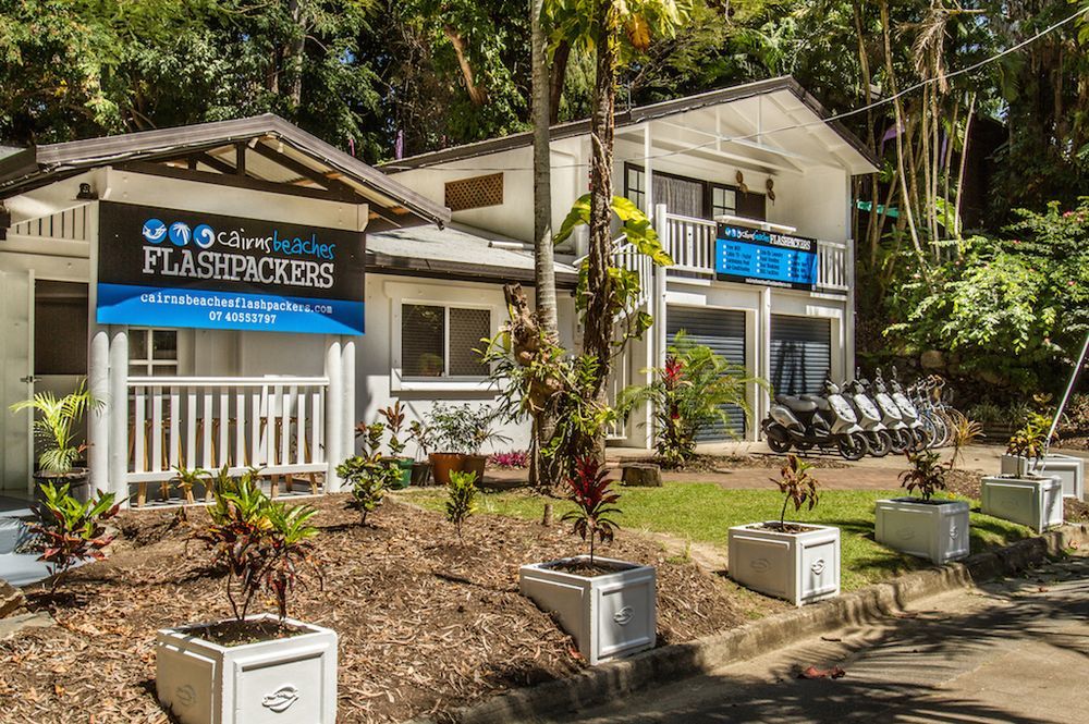 Cairns Beaches Flashpackers Палм Коув Екстериор снимка